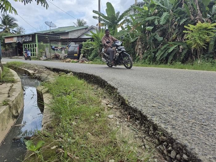 Banjir Akhir 2025, Jalan Peutua Bayeun Langsa Amblas Berbahaya