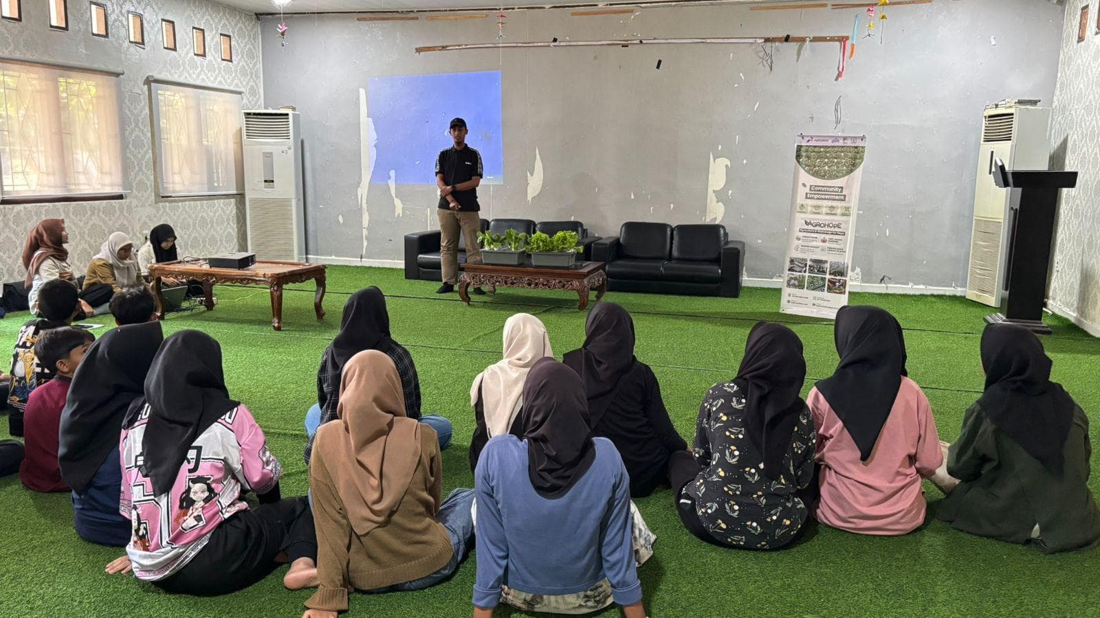 Remaja Panti Asuhan Aceh Besar Belajar Hidroponik untuk Kemandirian Pangan