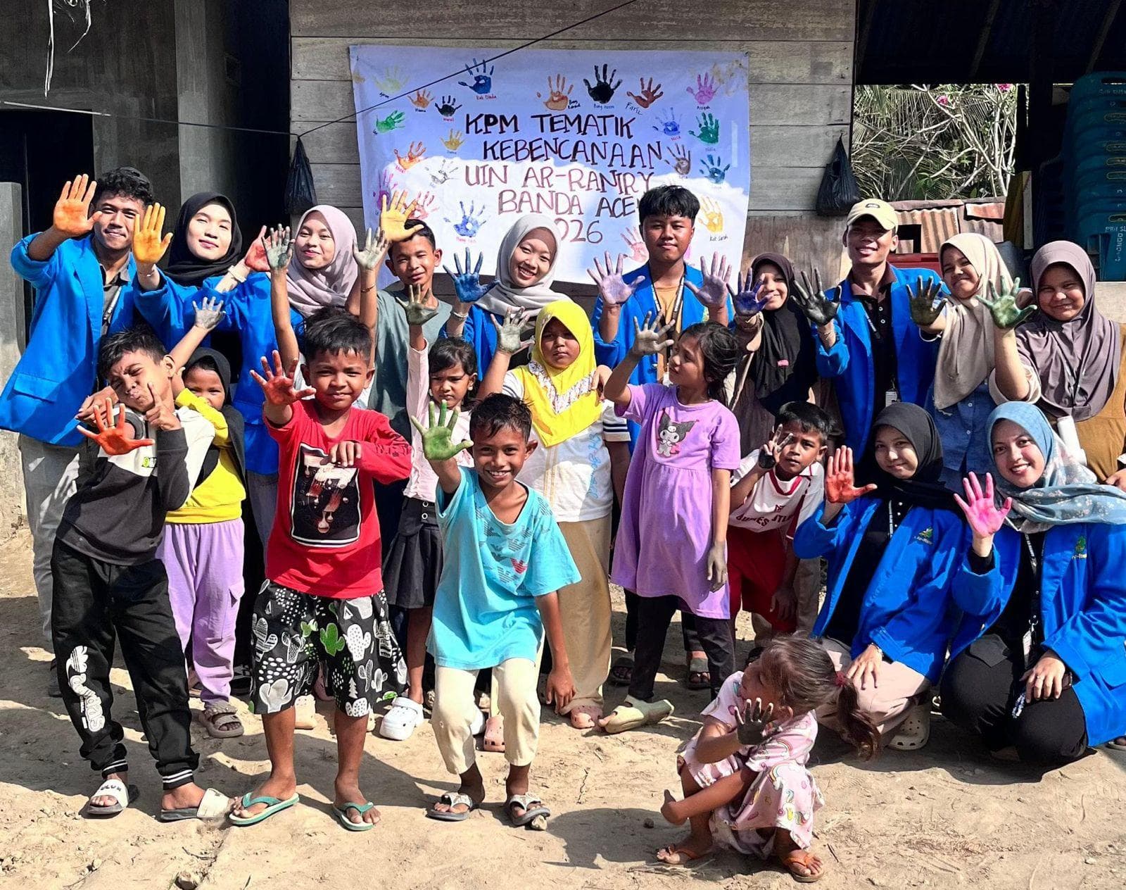 Mahasiswa UIN Ar-Raniry Berikan Dukungan Psikososial di Bireuen Pasca Banjir