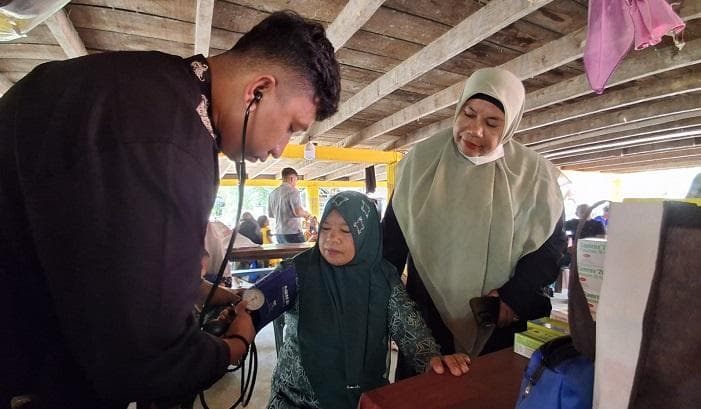 Pengobatan Gratis dan Bantuan untuk Warga Terdampak Banjir di Peusangan Selatan