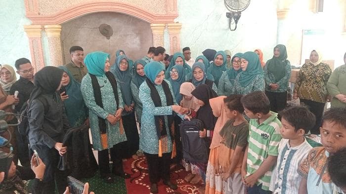 Ratusan Ibu dan Anak di Bireuen Ceria Dikunjungi Ketua TP PKK RI Pasca Banjir
