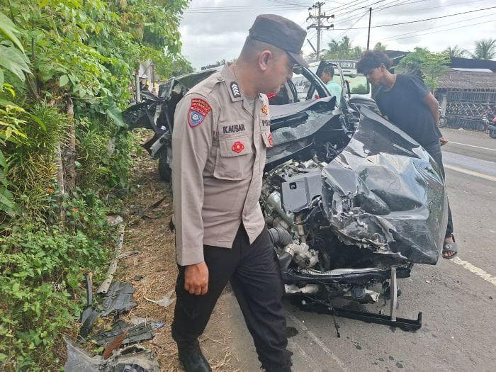 Tabrakan Beruntun di Simpang Mamplam Bireuen, Tiga Mobil Rusak Parah
