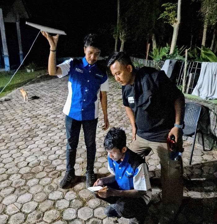 Lewati Medan Ekstrem, Relawan Abdya Pasang Starlink di Puskesmas Rebere Gayo Lues