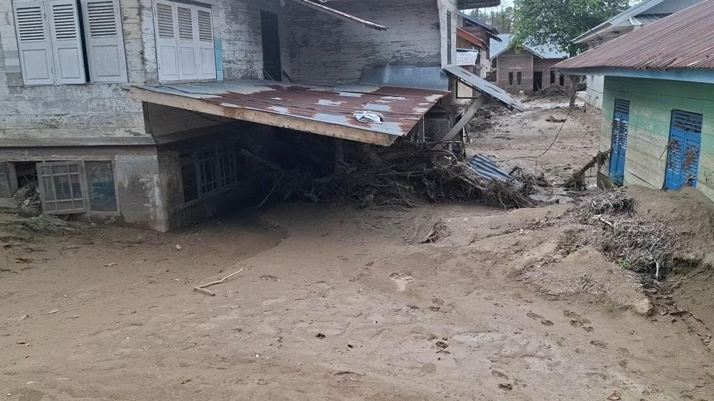 Ribuan Rumah di Pidie Jaya Masih Tertimbun Lumpur, Warga Terancam ISPA