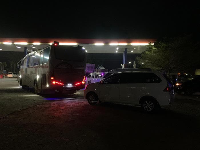 Antrean Panjang di SPBU Aceh Tamiang Jelang Kenaikan Harga BBM