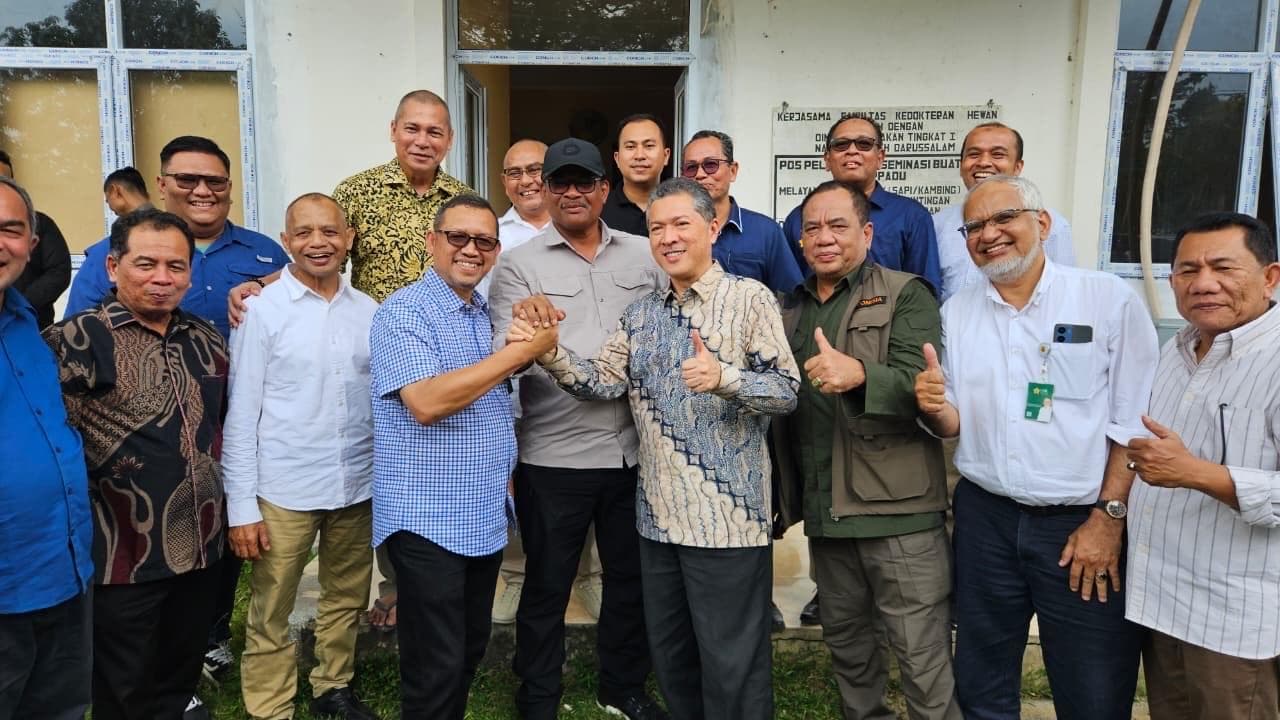 Rektor USK Satukan Tangan, Simbol Kesinambungan Pendidikan Aceh