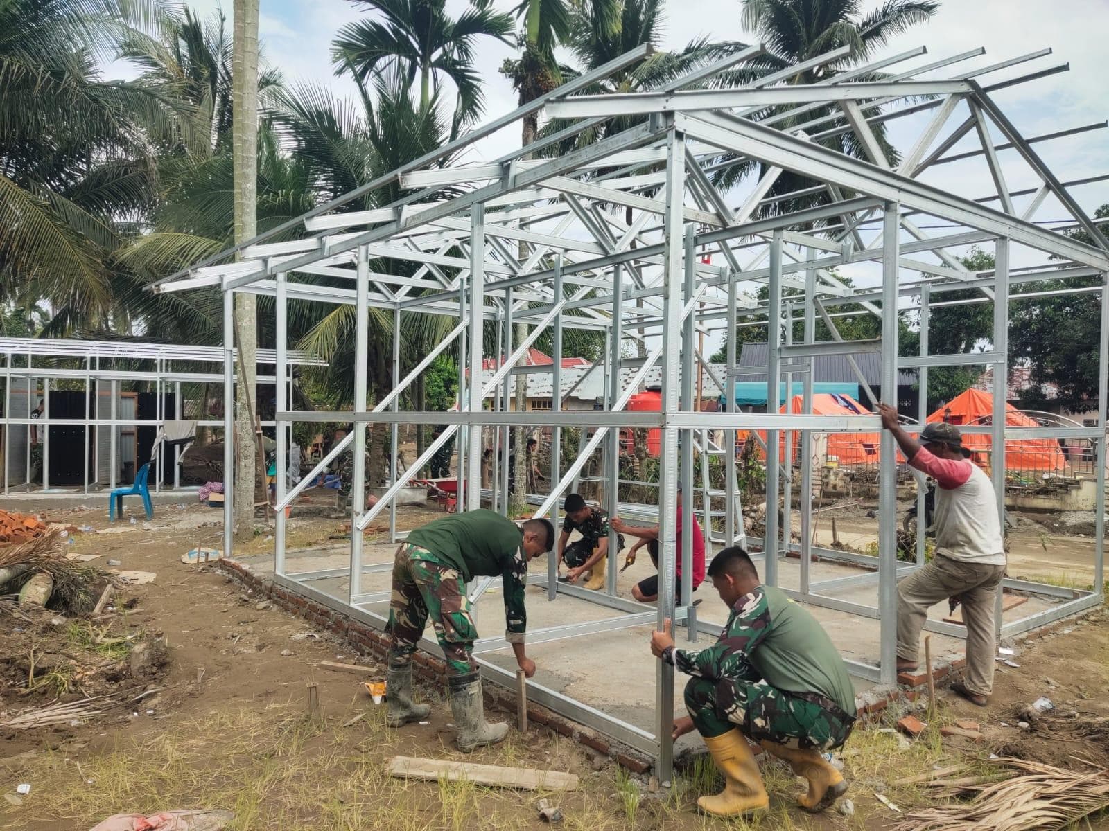 TNI Bangun 5 MCK untuk Warga Banjir Pidie Jaya, Progres 85 Persen