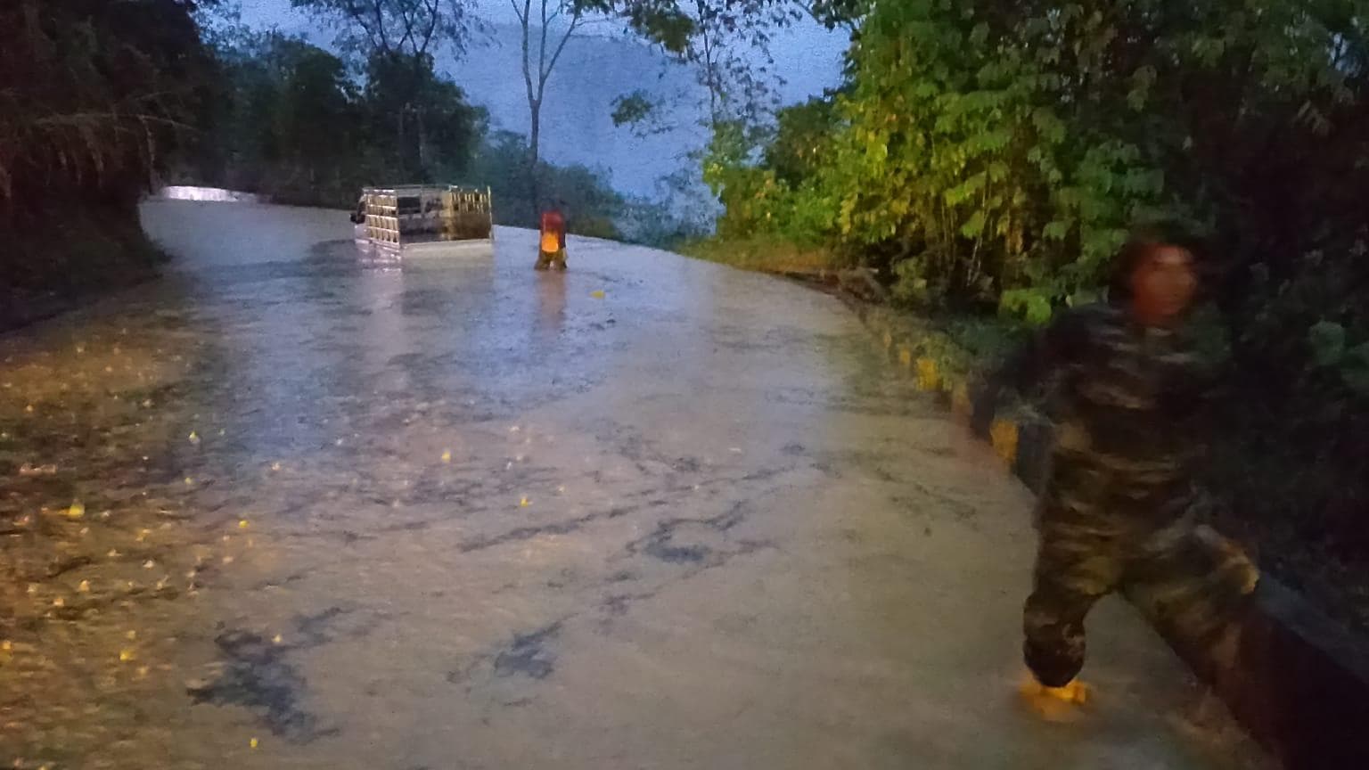 Warga Palok Gayo Lues Mengungsi, Jalan Blangkejeren-Kutacane Lumpuh Total