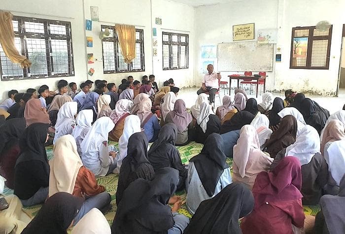 Ribuan Siswa Aceh Utara Belajar di Lantai Pascabanjir, 67 Sekolah Terdampak
