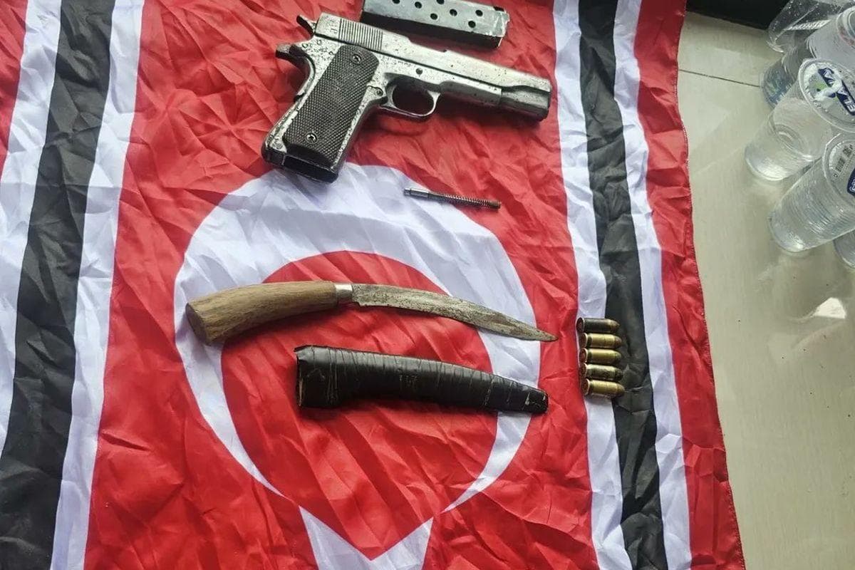 TNI Sita Bendera Bulan Bintang, Pistol, dan Senjata Tajam dalam Demo Ricuh di Lhokseumawe