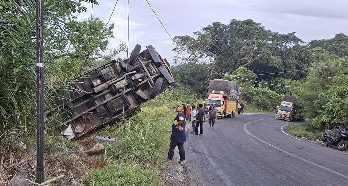 Pemadaman Listrik Aceh Selatan Akibat Tiang PLN Patah Ditabrak Truk