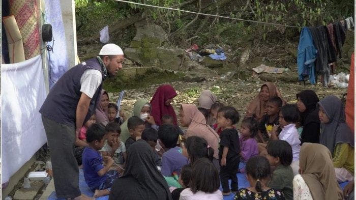 Kemenag Aceh Besar Beri Trauma Healing untuk Anak Korban Banjir di Pedalaman Tamiang