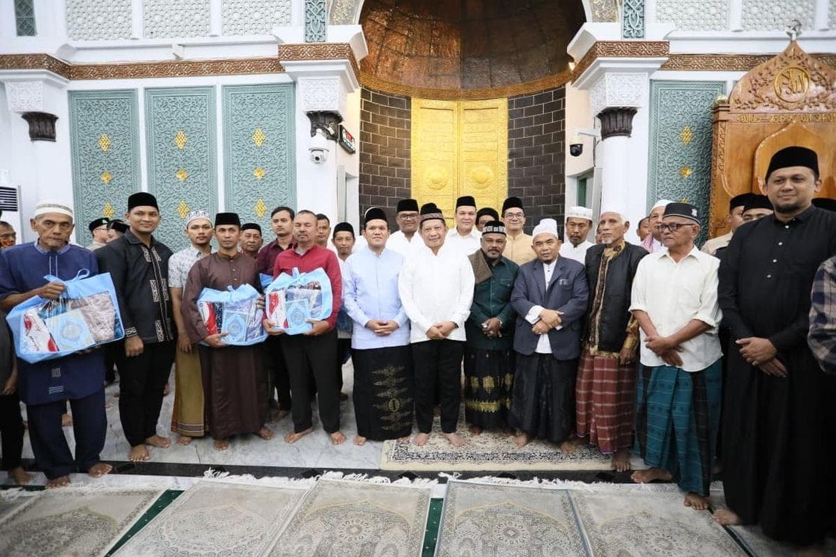 Tito Karnavian Pantau Rekonstruksi Aceh, Shalat Subuh di Masjid Raya Baiturrahman