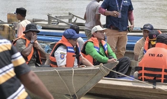 Wagub dan Mendagri Tinjau Pengungsian Aceh Utara via Perahu, Pastikan Bantuan Tepat Sasaran