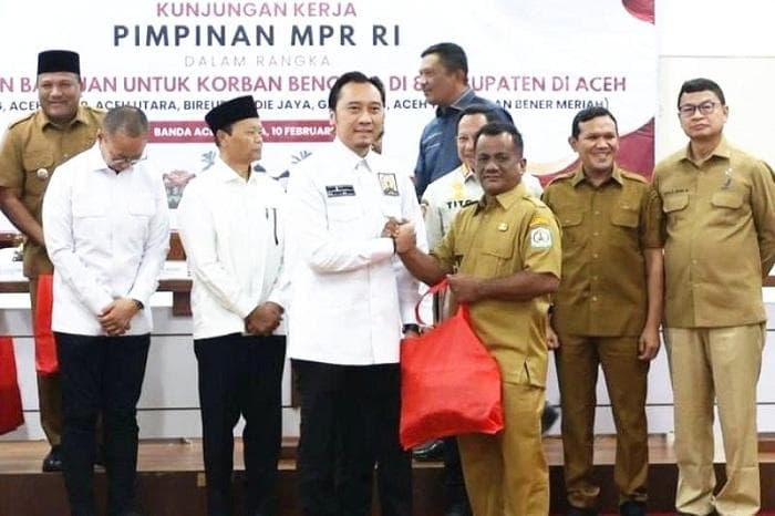Ibas Serahkan Bantuan Kemanusiaan ke 8 Kabupaten Aceh Terdampak Bencana
