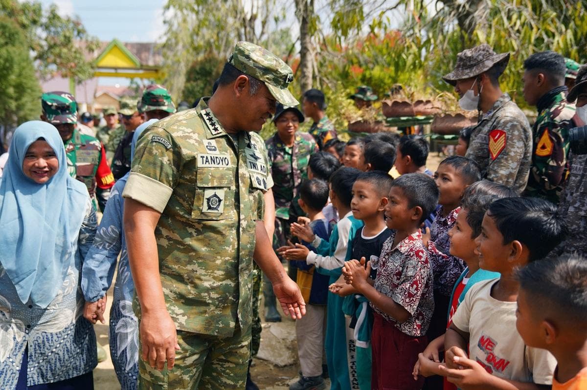 Taruna TNI Bantu Pemulihan Aceh Tamiang Pasca Bencana, Wapang TNI Tinjau Langsung