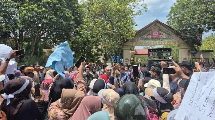 Warga Langsa Demo Bantuan Banjir, Pemko Janjikan Rp15 Ribu per Hari