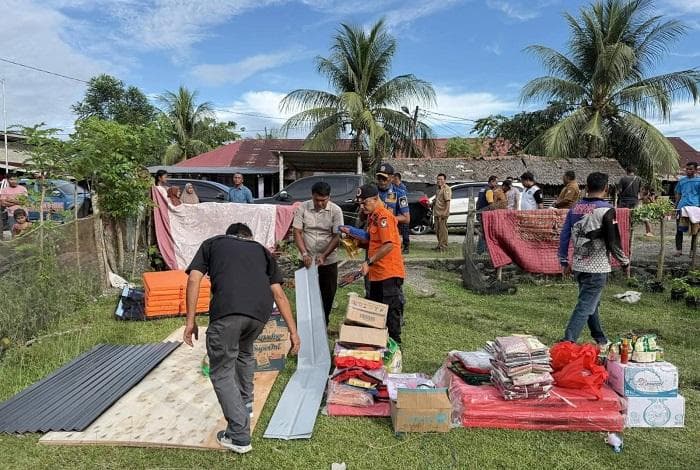 Angin Puting Beliung Rusak Rumah Janda Tiga Anak di Aceh Barat, Bupati Salurkan Bantuan