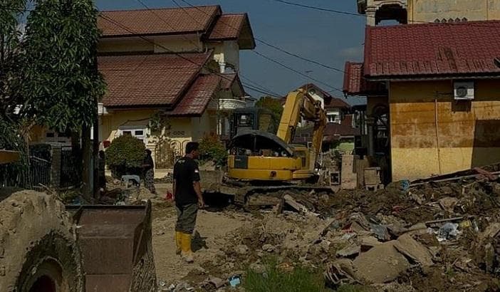 Lumpur dan Sampah Masih Menghantui Warga Aceh Tamiang Dua Bulan Pascabanjir
