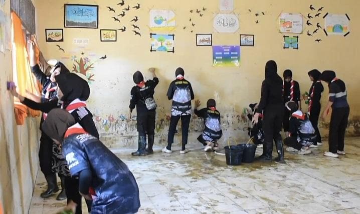 Seratusan Pramuka Bireuen Bersihkan MIN 43 Pasca Banjir Bandang