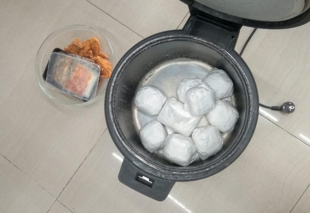 Satpol PP-WH Sita Ayam Goreng Ritel Modern di Banda Aceh Saat Puasa Siang Hari