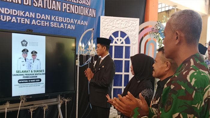 Aceh Selatan Masuk Era Kelas Digital dengan Interactive Flat Panel