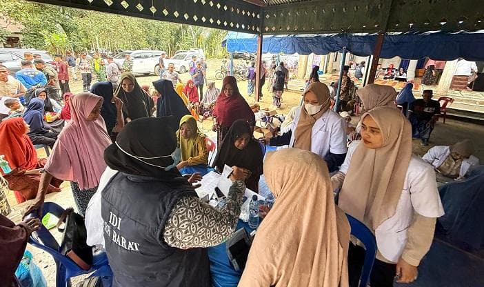 Tarmizi Boyong 12 Dokter Spesialis Ke Desa Terpencil Obati Korban Banjir di Aceh Barat