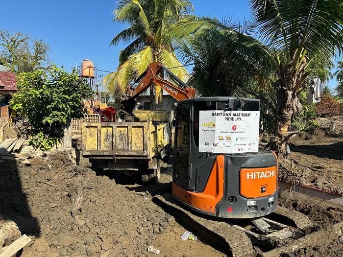 PT Mifa Bersaudara Turunkan Alat Berat, Percepat Pemulihan Banjir di Pidie Jaya