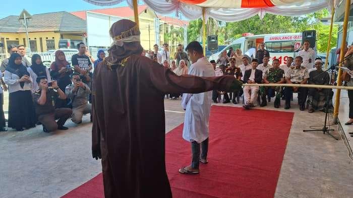 Warga Banda Aceh Dicambuk 17 Kali karena Rekam Orang Mandi di Bireuen