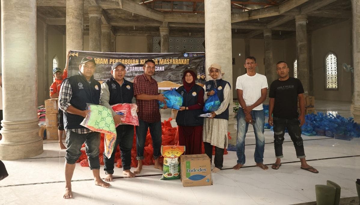 Tim PKM UTU Salurkan Bantuan Kemanusiaan ke Tiga Desa Terdampak Bencana di Aceh Barat