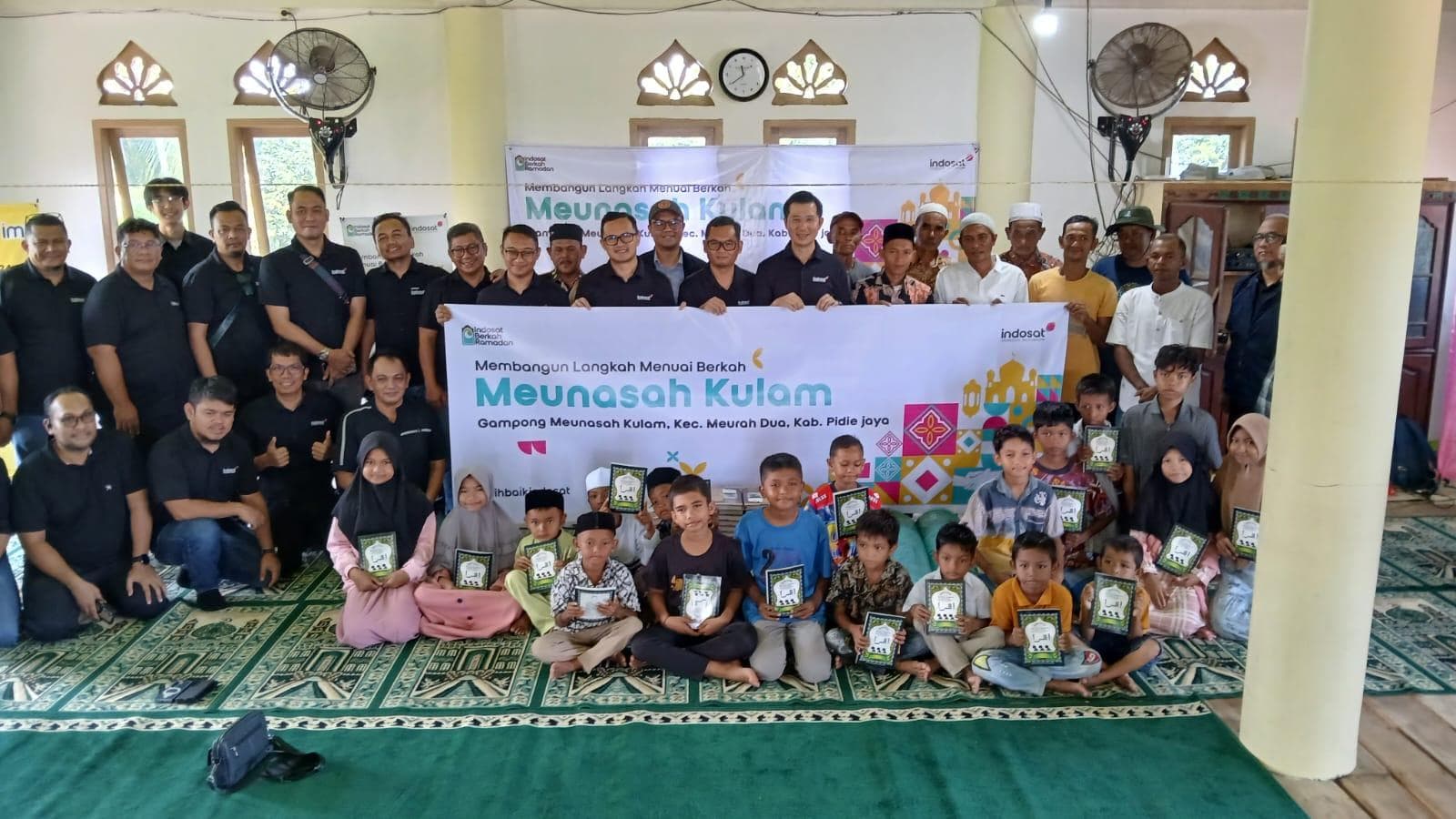 Indosat Renovasi 13 Surau di Aceh, Anak-anak Pidie Jaya Dapat Al-Quran dan Iqra