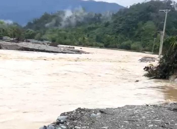 Desa Sikundo Terisolir Lagi Akibat Jalan Jambak Putus Diterjang Banjir