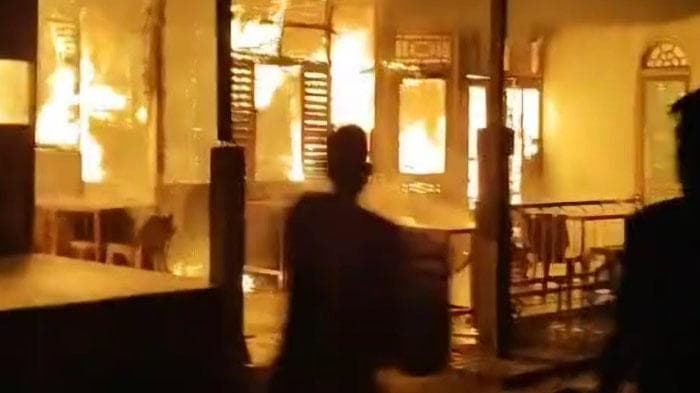 Rumah Warga Jeunieb Habis Terbakar Saat Keluarga Shalat Tarawih