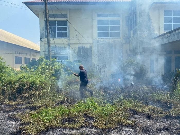 Kebakaran Lahan di Tiga Lokasi Lhokseumawe, Damkar Padamkan Cepat
