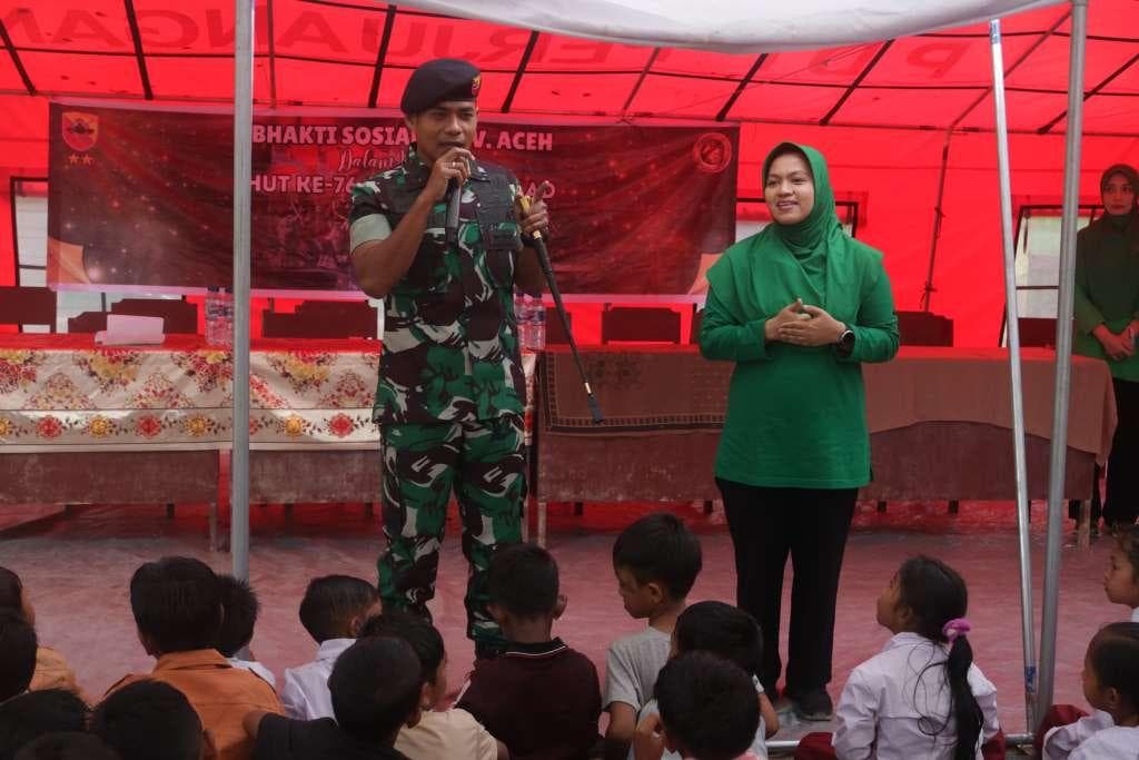 TNI AD Bantu Anak Terdampak Bencana di Aceh Utara dengan Alat Tulis Sekolah