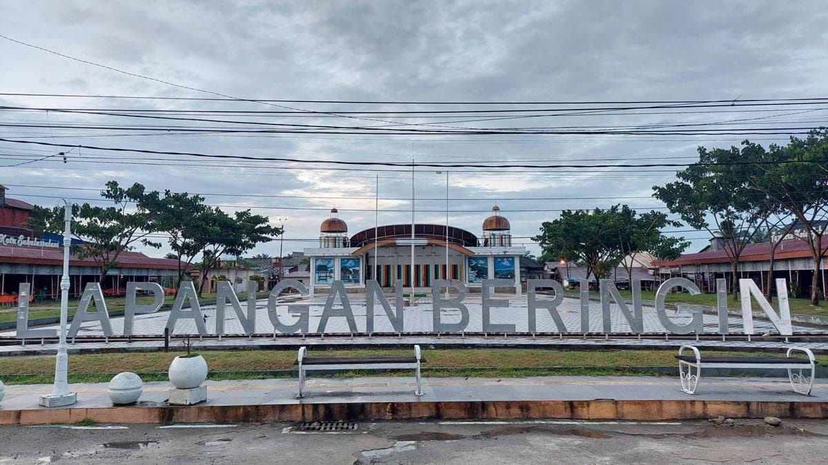 Waspada Hujan di Subulussalam: Jalan Licin dan Pohon Tumbang Ancam Warga