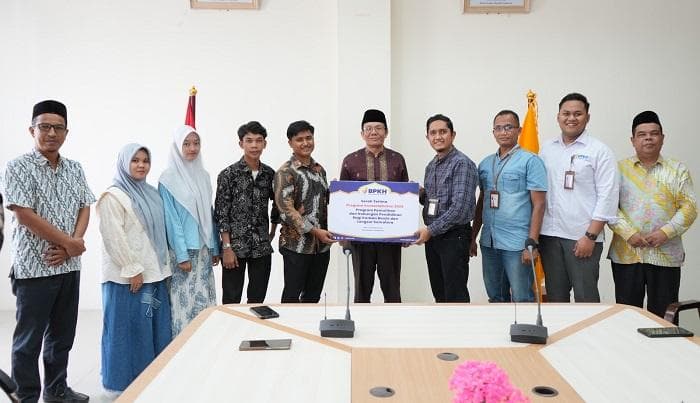 15 Mahasiswa UIN Lhokseumawe Terima Bantuan Rp 3 Juta Pasca Banjir
