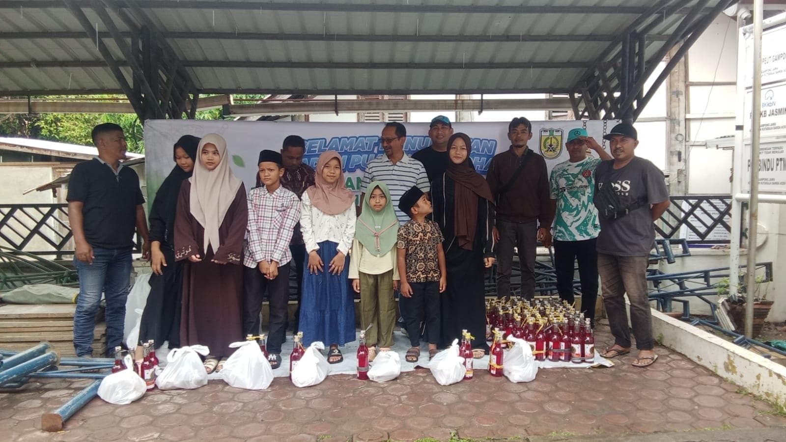 40 Anak Yatim Gampong Jawa Terima Santunan Meugang Jelang Ramadan