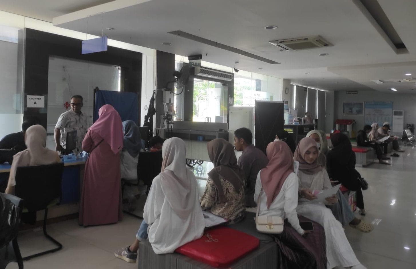 Remaja Banda Aceh Ramai Mengurus KTP Elektronik, Pelayanan Disdukcapil Dipuji