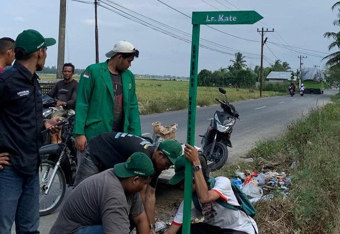 Mahasiswa Unimal Buat Plang Nama Lorong di Desa Asan Kareng, Lhokseumawe