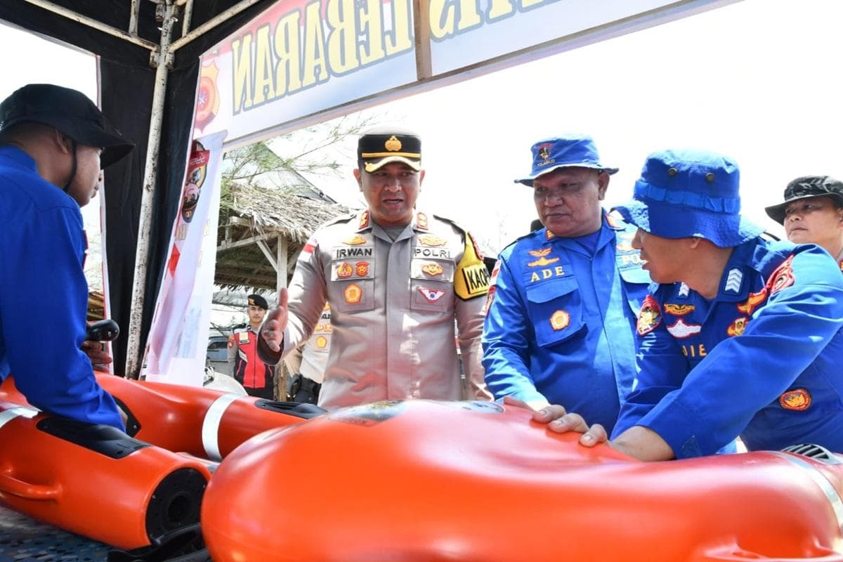 Pos Taktis Polres Aceh Timur Amankan Wisata Lebaran di Pantai Pelangi