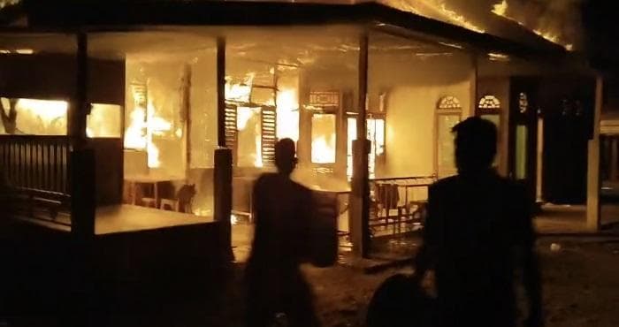 Rumah Warga Jeunieb-Bireuen Terbakar Saat Shalat Tarawih, Barang Dagangan Ludes