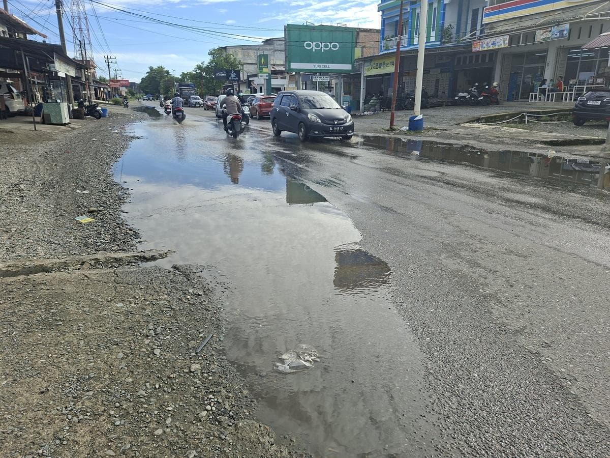Jalan Nasional Lueng Baro Nagan Raya Tergenang, Warga Minta BPJN Aceh Tangani