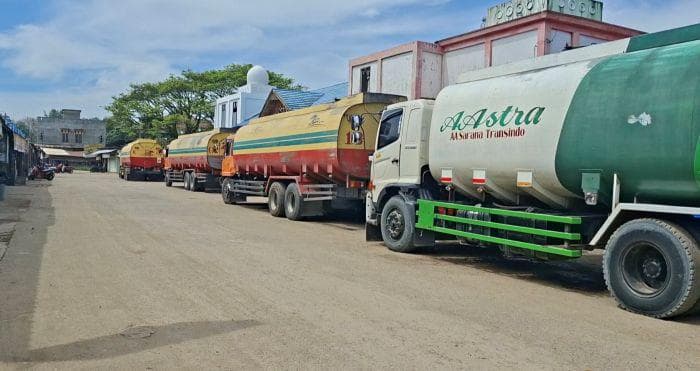 Truk Tangki Numpuk di Terminal Peusangan Akibat Larangan Jembatan Bailey