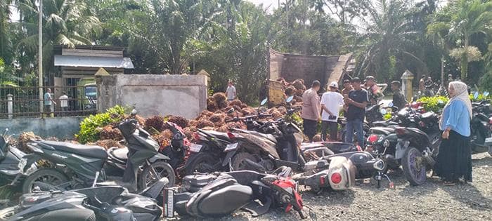 Truk Sawit Hantam Pagar Sekolah di Nagan Raya, 19 Sepeda Motor Siswa Rusak