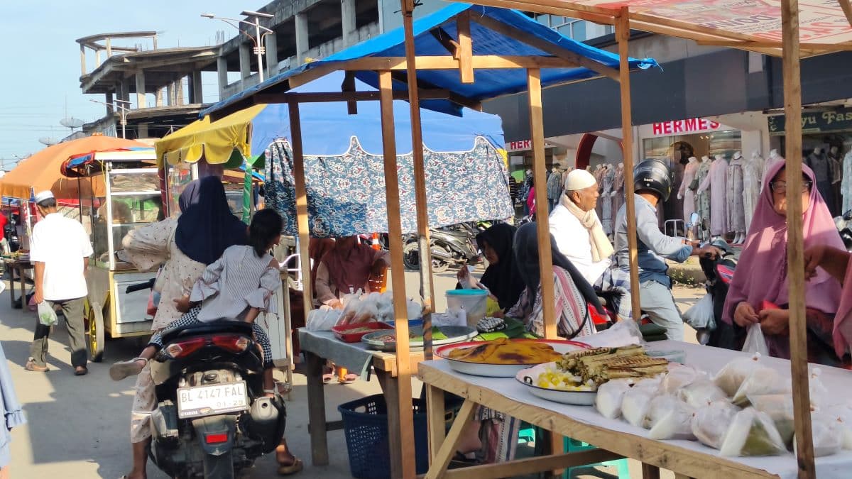 Omzet Takjil di Langsa Anjlok, Warga dan Pedagang Terkena Dampak Ekonomi Pasca Banjir