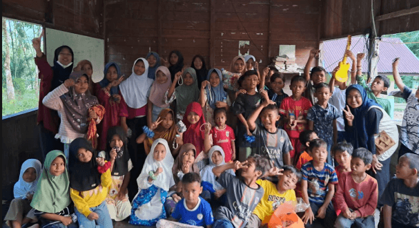Pendampingan Psikososial Anak Aceh Pasca Banjir: Kegiatan Terapi Seni dan Menulis