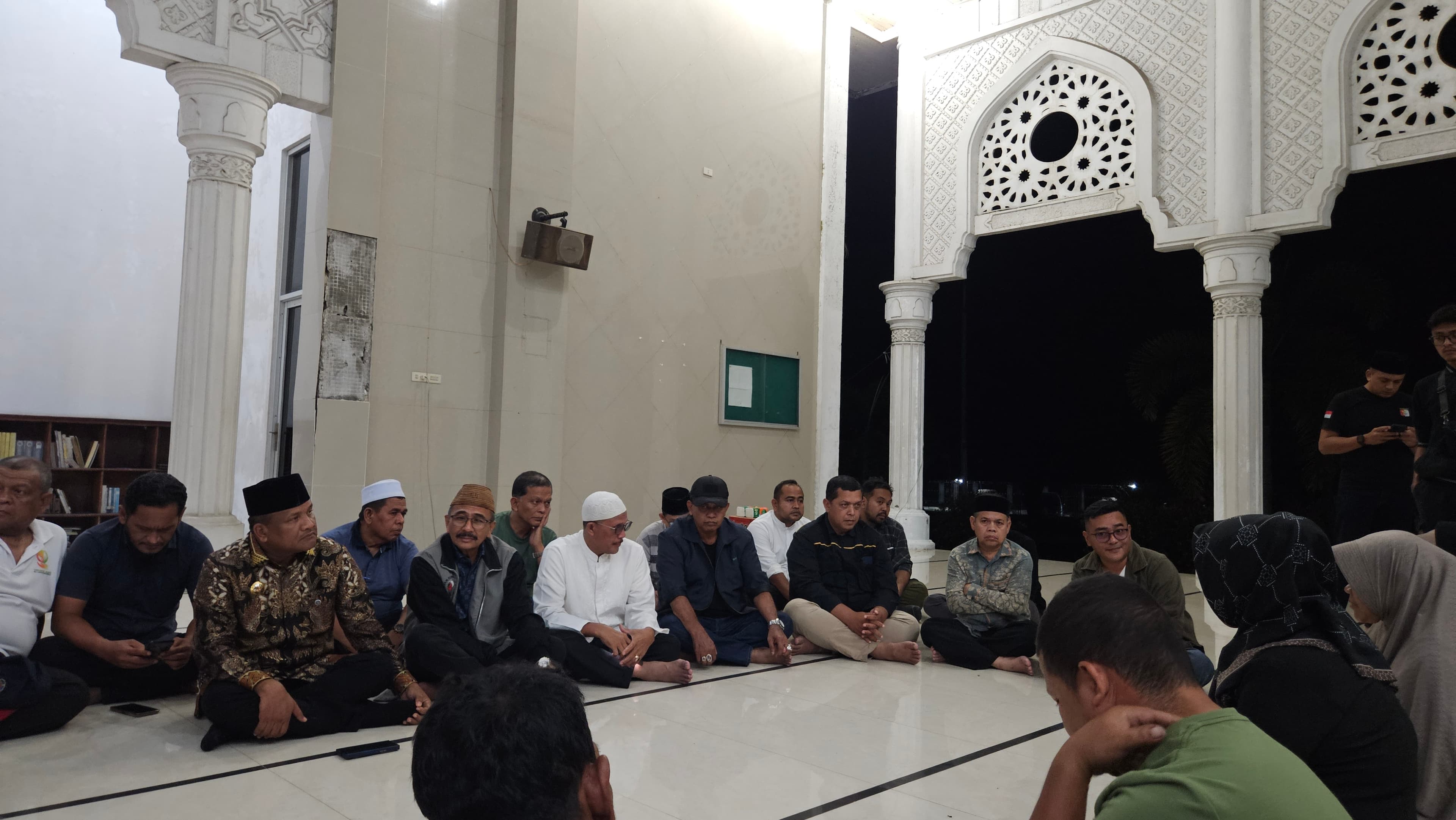 Pengungsi Bireuen Tolak Huntara Komunal, Bupati Sebut Tak Ada Solusi