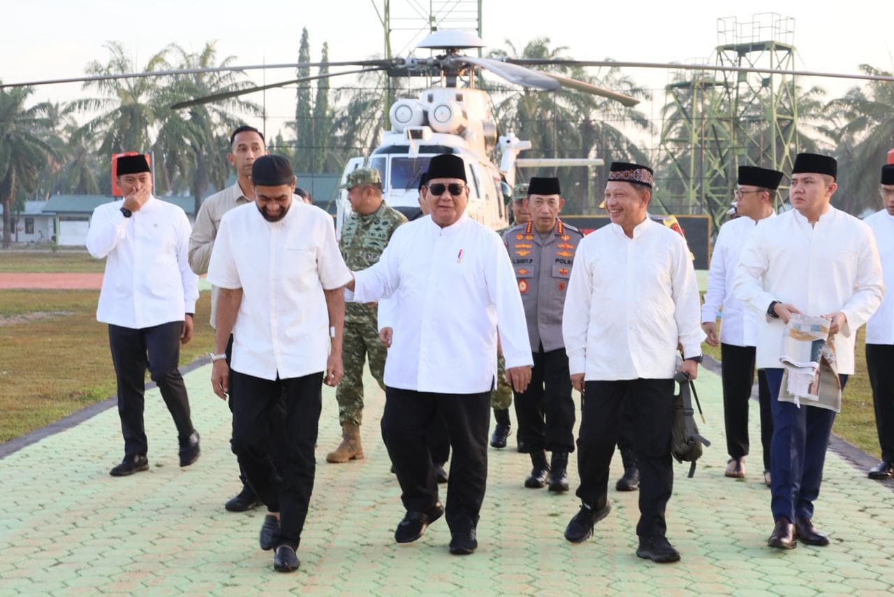Presiden Prabowo Salat Idulfitri di Aceh Tamiang, Sampai ke Hunian Sementara