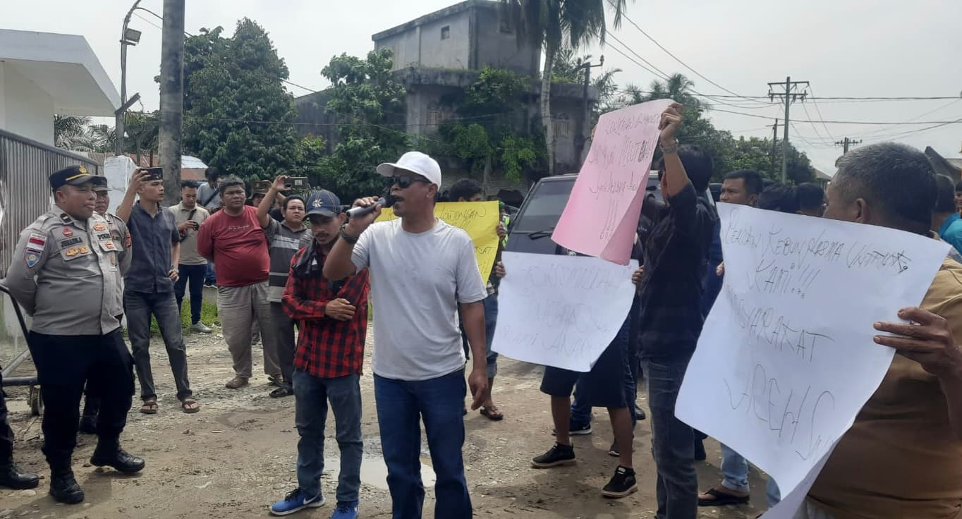 Pemuda Aceh Singkil Demo PT Socfindo, Soroti HGU hingga CSR yang Tak Jelas